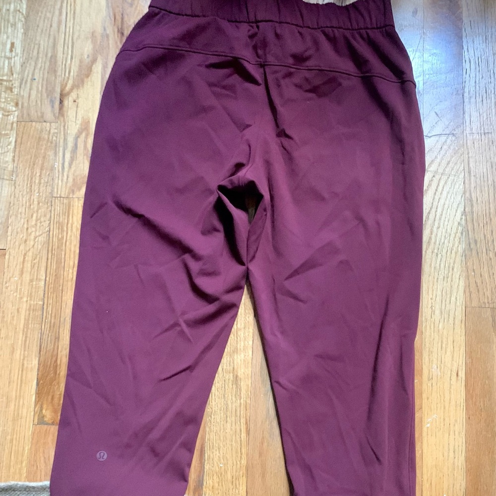 Lululemon On The Fly 7/8 Pants *27